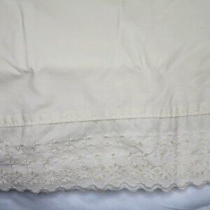 Vintage Martha Stewart Everyday Standard Pillowcases Pair of 2 Eyelet Scalloped